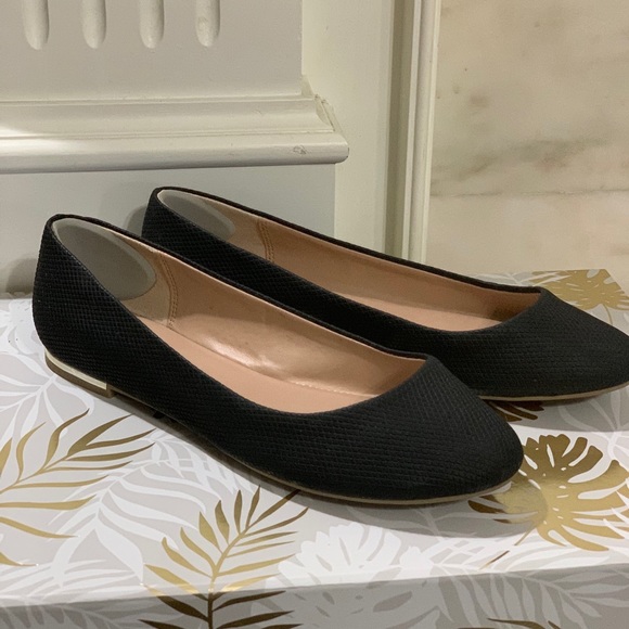 Call it Spring ballet flats, brand new - Picture 2 of 4